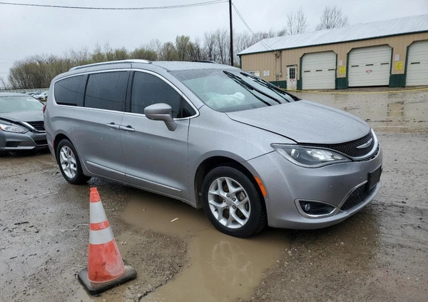 Chrysler Pacifica cena 48000 przebieg: 160822, rok produkcji 2017 z Milanówek małe 67